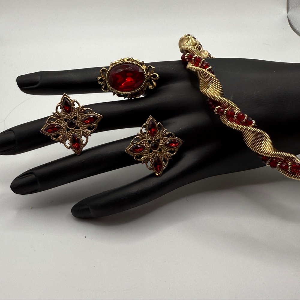 Vintage Elegant Red and Gold Jewelry Set